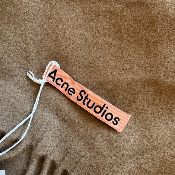 Acne fringe wool scarf- new with tags - Picture 3 of 7